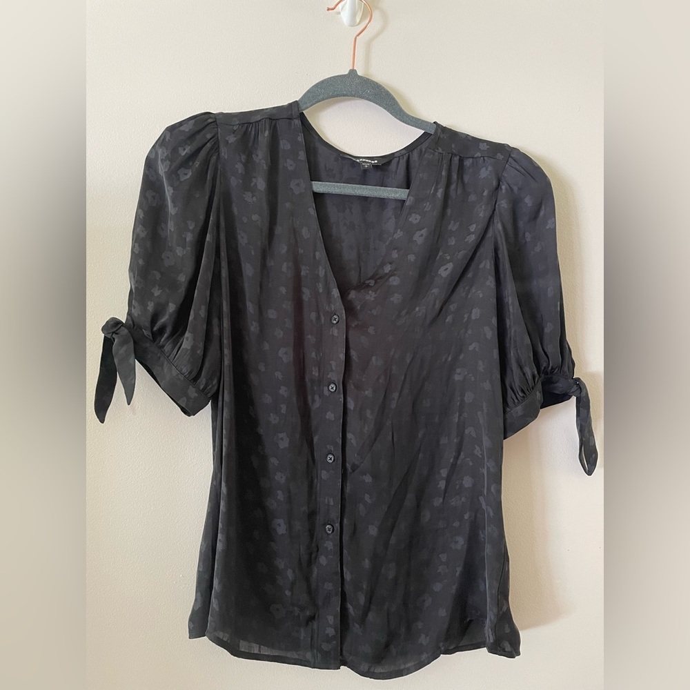 Express Black Floral Puff Sleeve Blouse. NWOT.